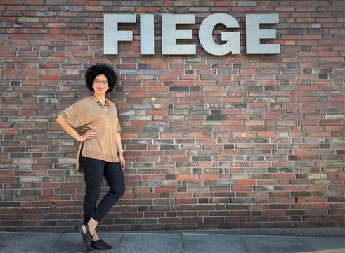 Die KI- und Data-Expertin Kenza Ait Si Abbou verstärkt den Vorstand der Fiege-Gruppe. Foto: Fiege