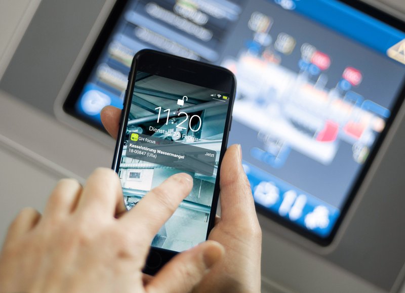 Per App können Kesselwärter die Hagelschuer-Anlagen überwachen. (Foto: Hagelschuer)