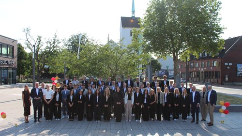 Der Ausbildungsjahrgang 2026 der Sparkasse Westmünsterland wurde im Kulturquadrat in Ahaus vom Vorstand und der Personalabteilung begrüßt. Foto: Sparkasse Westmünsterland