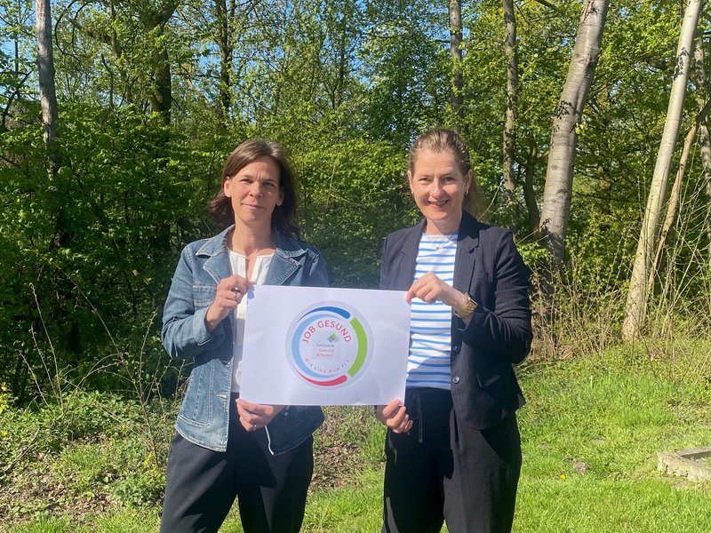 Kirsten Vennemann (WFG) und Dr. Kirsten Tacke-Klaus (wfc) laden Unternehmen zu „JobGesund“ ein. Foto: WFG