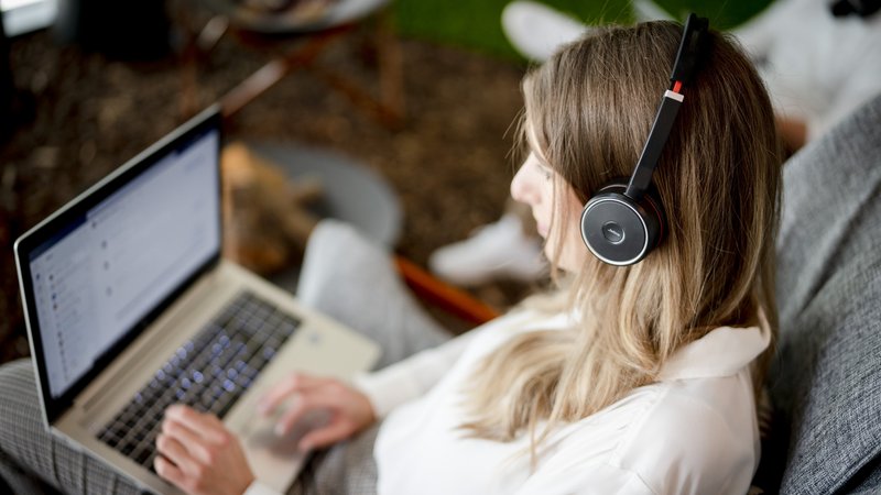 KI ausprobieren, Ideen entwickeln, Zukunft gestalten: Mit praxisnahen Workshops und digitalen Lernangeboten werden Azubis in NRW fit für die Arbeitswelt von morgen. Foto: Münsterland e.V./Anja Tiwisina