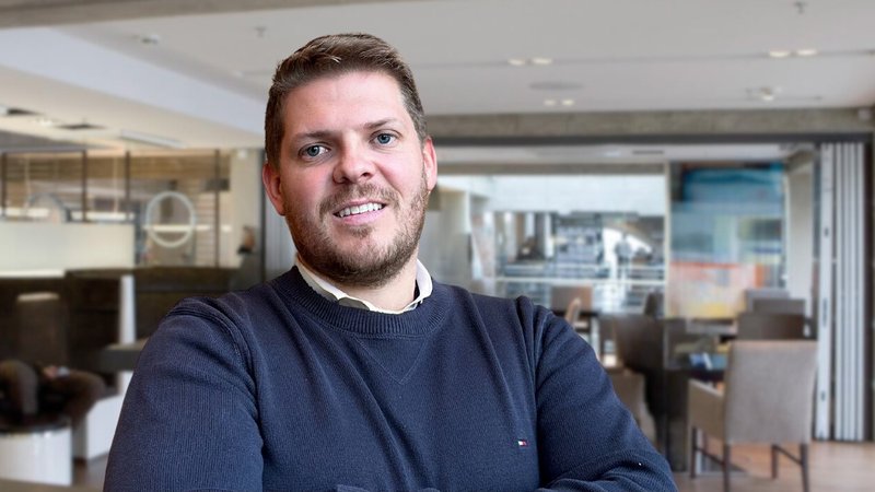 Matthias Köfler ist Product Manager Rail East Europe bei Hellmann Worldwide Logistics. Foto: Hellmann.