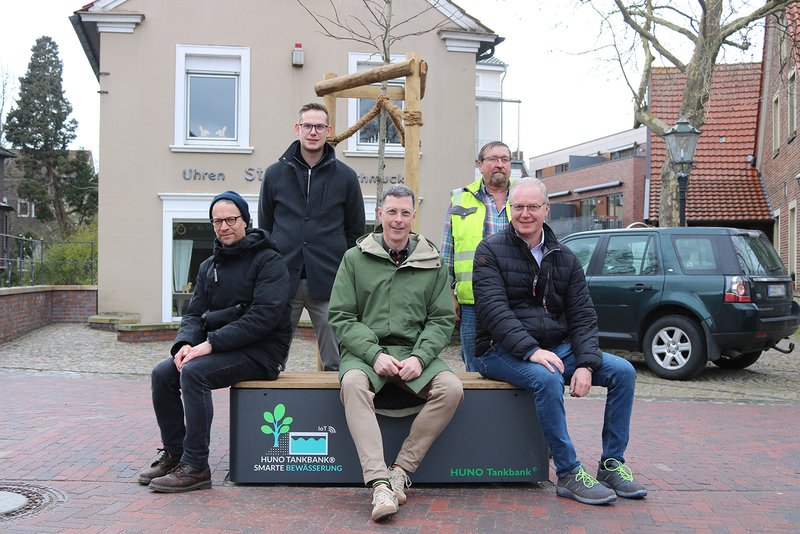Nach der Aufstellung der ersten Tankbänke (von links): Peter Wermeling, Michael Humberg, Dr. Dietmar Thönnes, Michael Tettenborn und Franz Humberg