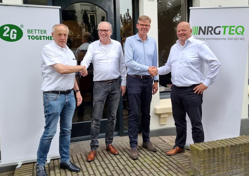 Haben die Übernahme besiegelt (von links): Ludger Gausling (2G), Jochem van Haaren (NRGTEQ), Christian Grotholt (2G) und Martan van Meurs (NRGTEQ). Foto: 2G Energy AG