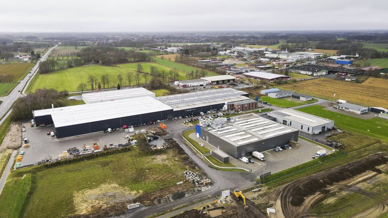 Luftbild vom Industrie- und Gewerbegebiet Peddenfeld. Über die Bundesstraße 70 (links im Bild) ist das Areal gut angebunden. Foto: Gemeinde Metelen