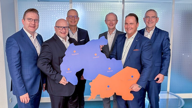 Bereiten eine möglich Fusion der VR-Bank Westmünsterland (WML) und Volksbank Südmünsterland-Mitte (SMM) vor (von links): Henning Henke (Vorstand SMM), Dr. Carsten Düerkop (Vorstandsvorsitzender WML), Matthias Entrup (Vorstand WML), Berthold te Vrügt (Vorstand WML), Marcus W. Leiendecker (Vorstandssprecher SMM) und Berthold Stegemann (Vorstand SMM). Foto: VR-Bank Westmünsterland
