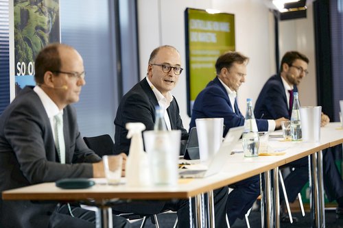 Klaus Ehling, Vorstand Münsterland e.V. (Zweiter von links), zieht ein positives Zwischenfazit zum Aufbau der Marke Münsterland.