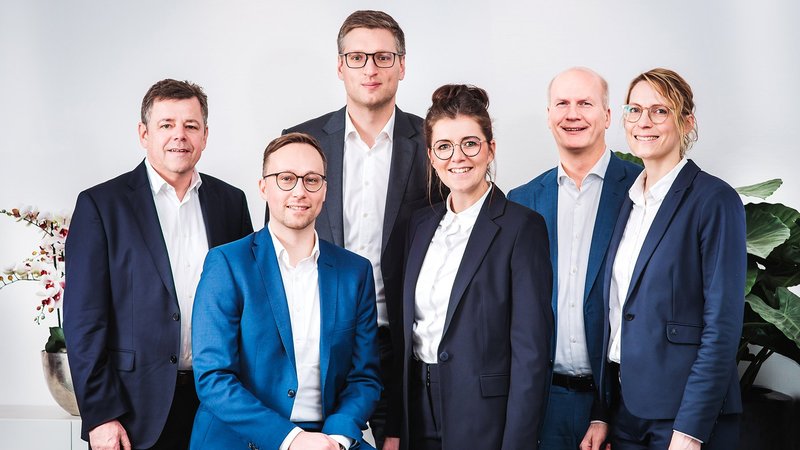 Die neue Führungsriege der Kanzlei Runde Glüsing Baune (von links): Thomas Baune, Sven Duisen, Daniel Attermeyer, Nele Baune, Markus Glüsing und Jessica Runde. Foto: Runde Glüsing Baune 