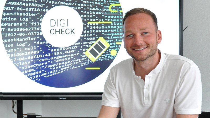 Digital Guide Fabian Kowalski hat seit Anfang 2022 circa 900 Betriebe analysiert und Unternehmen in puncto Digitalisierung fit gemacht. Foto: WFM Münster/Martin Rühle