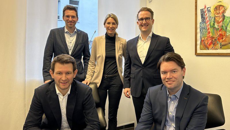 Die „Neuen“ in der Führungsriege von HLB Schumacher (hinten von links): Dr. Lennart Brüggemann, Kerstin Ullerich und Fabian Burbach sowie (vorne von links) Dr. Christian Cremers und Niels Morgenstern. Foto: HLB Schumacher