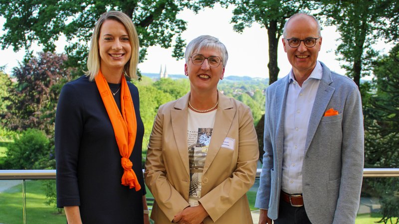 Zogen gemeinsam Bilanz für die Volksbank Baumberge (von links): Helena Haas (Vorstand), Elisabeth Vahnstiege (Aufsichtsratsvorsitzende) und Dirk Spanderen (Vorstandsvorsitzender). Foto: Volksbank Baumberge