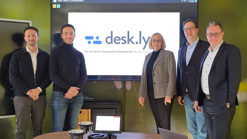 Tauschten sich über das Potenzial von modernem Workplace Management aus: Felix Mohr (CSO desk.ly), Amir El Sayed (CEO desk.ly), Katharina Pötter (Oberbürgermeisterin), Ulrich Grubert (Unternehmensservice WFO), Ingmar Bojes (Geschäftsführer WFO) (v.l.) Foto: WFO