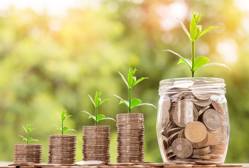 Absolventen einer Weiterbildung bekommen danach oft ein höheres Gehalt und eine bessere Position in ihrem Unternehmen. Foto: Foto: pixabay/nattanan23