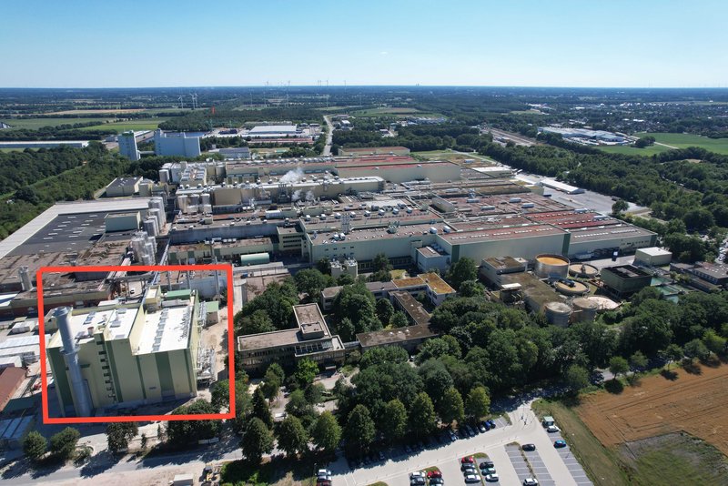 UPM hat an Europas größter Papierfabrik in Dörpen ein KWK Kraftwerk (roter Kasten) in Betrieb genommen. 