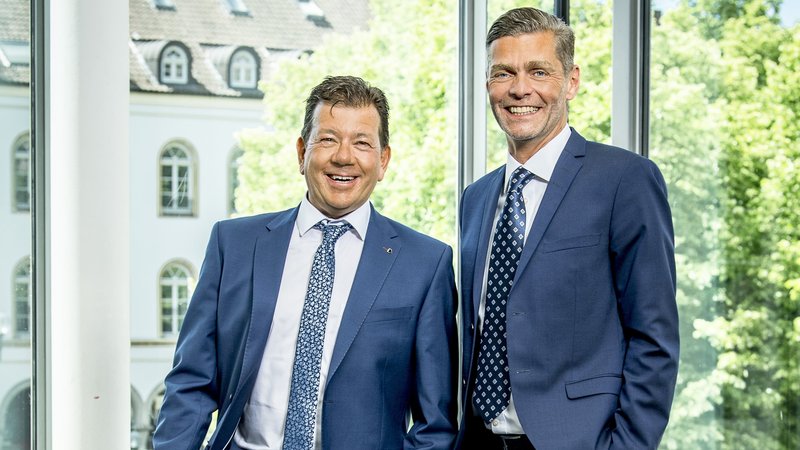 Zogen Bilanz für das vergangene Geschäftsjahr der Spiekermann & CO AG (von links): Dirk Scherz (Vorstand) und Sebastian Kotte (Vorstandssprecher). Foto: Spiekermann