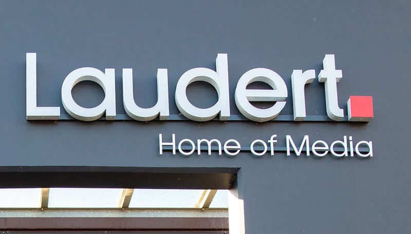 Im Zuge eines Restrukturierungsprozesses will der Mediendienstleister Laudert Mitarbeitende entlassen und Standorte schließen. Foto: Laudert