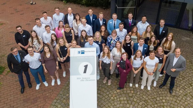 Die IHK Nord Westfalen hat die besten Auzubis aus dem Kreis Coesfeld geehrt. Foto: Kaup-Büscher/IHK