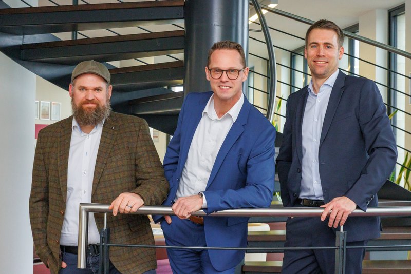 Die Führungsspitze der LMIS AG (von links): Sascha Dömer (Vorstand), Professor Dr. Marco Barenkamp (stellvertretender Vorsitzender des Aufsichtsrats) und Stephan Brauckmann (Vorstand). Foto: LMIS AG