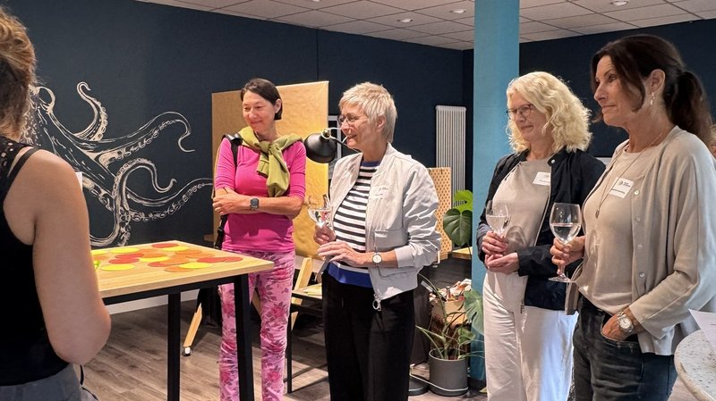 21 Frauen haben an der zweiten Runde des Unternehmerinnen-Netzwerks „Tratsch & Klatsch – Der Expertinnentalk für und von Unternehmerinnen“ bei Octopus Connection in Ramsdorf teilgenommen. Foto: Stadt Velen