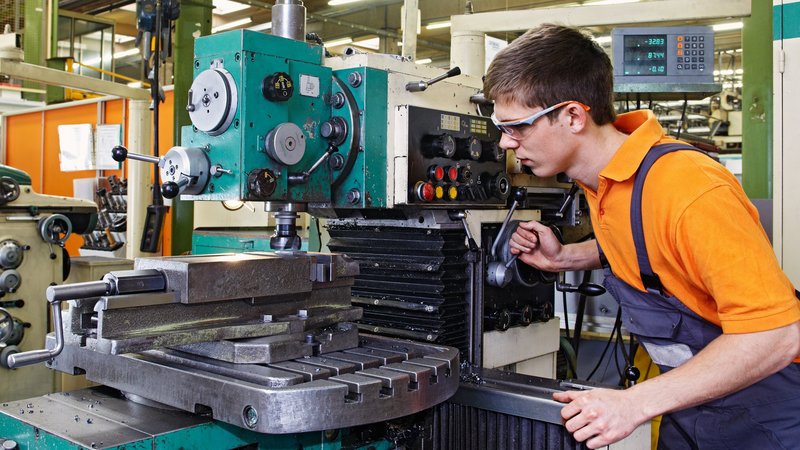 Rund 3.600 Menschen starten in diesem Jahr mit einer Ausbildung im Handwerk im Bezirk der HWK Münster. Foto: Fotolia/Ingo Bartussek