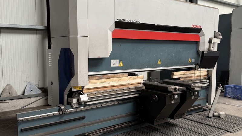 Wilbers versteigert unter anderem eine hydraulische Abkantpresse. Foto: Wilbers Werkstätten