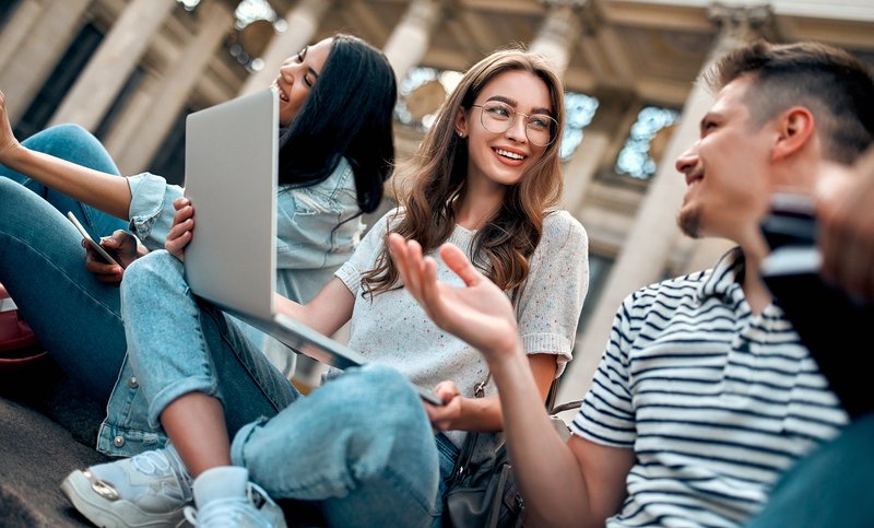 Wirtschaft aktuell hat erneut Schülerinnen und Schüler zum Thema Ausbildung befragt. Foto: AdobeStock, Valerii