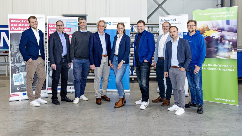 Freuten sich über das große Interesse am Thema Nachfolgeregelung (von links): Lennard Kauke (Prokurist Purplan), Enno Kähler (IHK), Dirk Lebeda (HWK), Andreas Sandmann (Geschäftsführer Purplan), Hanna Sandmann (Prokuristin Purplan), Axel Kolhosser (WIGOS-UnternehmensService), Hubert Winkler (Kern – Zukunft für Lebenswerke), Michael Retzki (Mittelständische Beteiligungsgesellschaft Niedersachsen MBG), Andreas Meiners (Fachkräfte & Unternehmensnachfolge WFO). Foto: Miriam Loeskow-Bücker / WIGOS