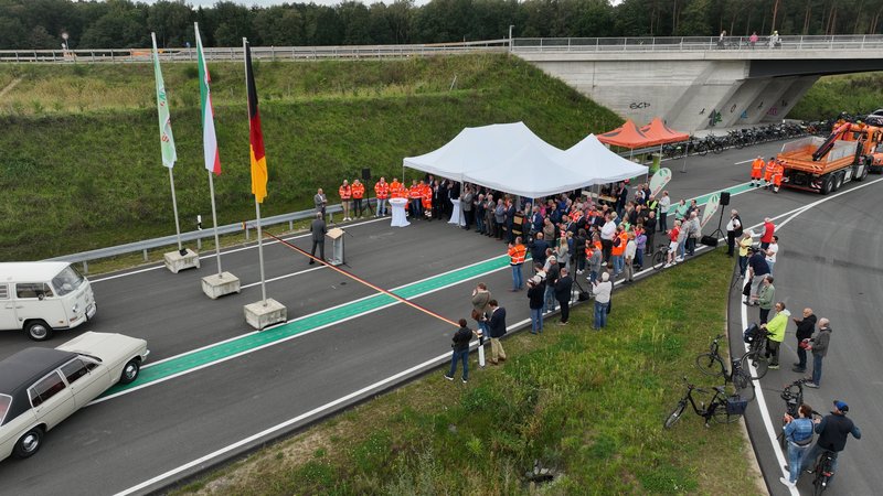 Der erste Bauabschnitt für die Bundestraße 67n zwischen der Anschlussstelle Dülmen-Nord der A43 und der Anschlussstelle B474 ist für den Verkehr freigegeben. Foto: Straßen.NRW