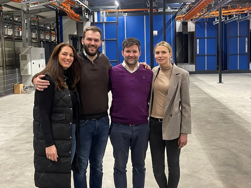 Freuen sich über den Start in die Selbstständigkeit (von links): Amanda Gojani, Robert Gojani, Florian Chlupka, Kristin Chlupka. Foto: NanoCoat