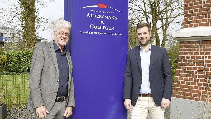 Marvin Albersmann (rechts) ist nun gemeinsam mit seinem Vater Jürgen Albersmann Partner und Geschäftsführer der Albersmann & Collegen Steuerberatungsgesellschaft. | Foto: Wittenberg